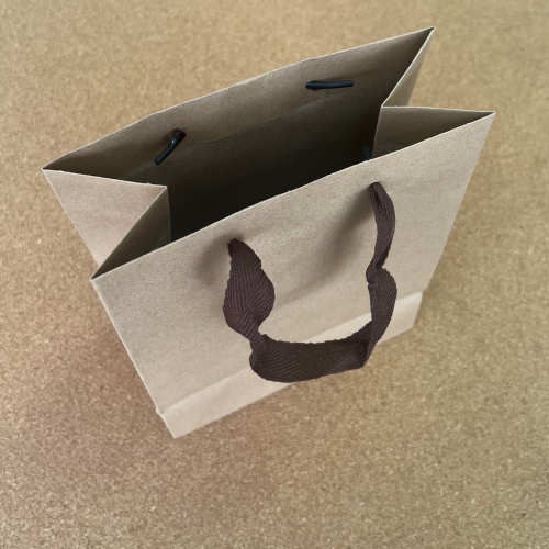Крафт-пакет с ленточными ручками 18×10×23 см