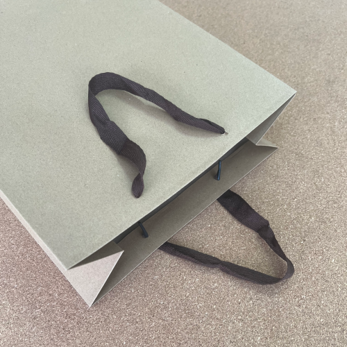 Крафт-пакет с ленточными ручками 26×12×32 см